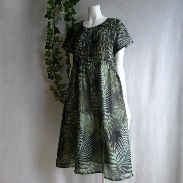 新品 9636 ML 綿100% シャーリング ワンピース 春 夏 モスグリーン系 レディース 大きなリーフ柄 半袖 インド製 < 女性ファッション 新品 9636 ML 綿100% シャーリング ワンピース 春 夏 モスグリーン系 レディース 大きなリーフ柄 半袖 インド製 < 女性ファッションの