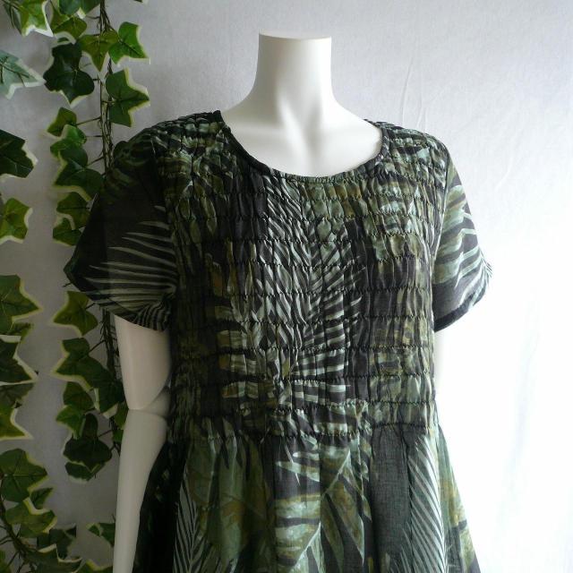 新品 9636 ML 綿100% シャーリング ワンピース 春 夏 モスグリーン系 レディース 大きなリーフ柄 半袖 インド製 < 女性ファッション 新品 9636 ML 綿100% シャーリング ワンピース 春 夏 モスグリーン系 レディース 大きなリーフ柄 半袖 インド製 < 女性ファッションの