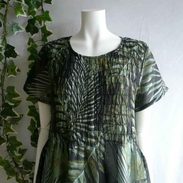 新品 9636 ML 綿100% シャーリング ワンピース 春 夏 モスグリーン系 レディース 大きなリーフ柄 半袖 インド製 < 女性ファッション 新品 9636 ML 綿100% シャーリング ワンピース 春 夏 モスグリーン系 レディース 大きなリーフ柄 半袖 インド製 < 女性ファッションの