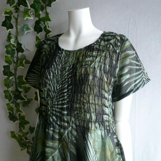 新品 9636 ML 綿100% シャーリング ワンピース 春 夏 モスグリーン系 レディース 大きなリーフ柄 半袖 インド製 < 女性ファッション 新品 9636 ML 綿100% シャーリング ワンピース 春 夏 モスグリーン系 レディース 大きなリーフ柄 半袖 インド製 < 女性ファッションの