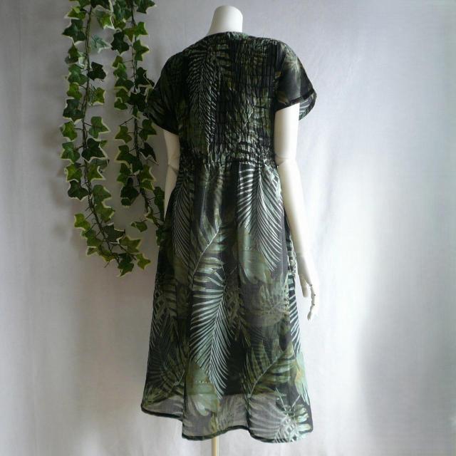 新品 9636 ML 綿100% シャーリング ワンピース 春 夏 モスグリーン系 レディース 大きなリーフ柄 半袖 インド製 < 女性ファッション 新品 9636 ML 綿100% シャーリング ワンピース 春 夏 モスグリーン系 レディース 大きなリーフ柄 半袖 インド製 < 女性ファッションの