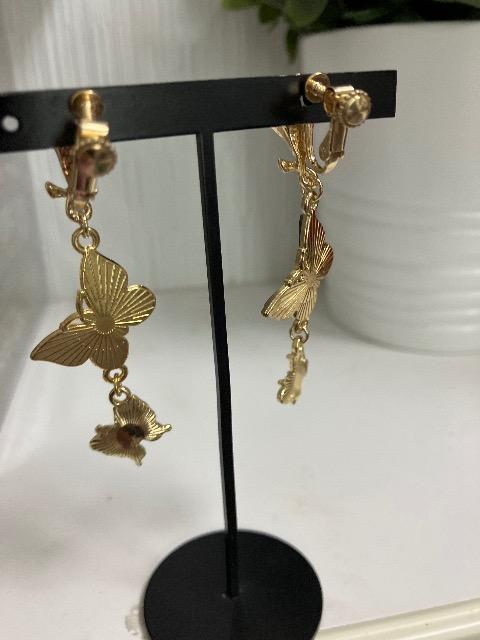 ハンドメイド バタフライのチャームを使用したイヤリング < 女性ファッション  ハンドメイド バタフライのチャームを使用したイヤリング < 女性ファッションの