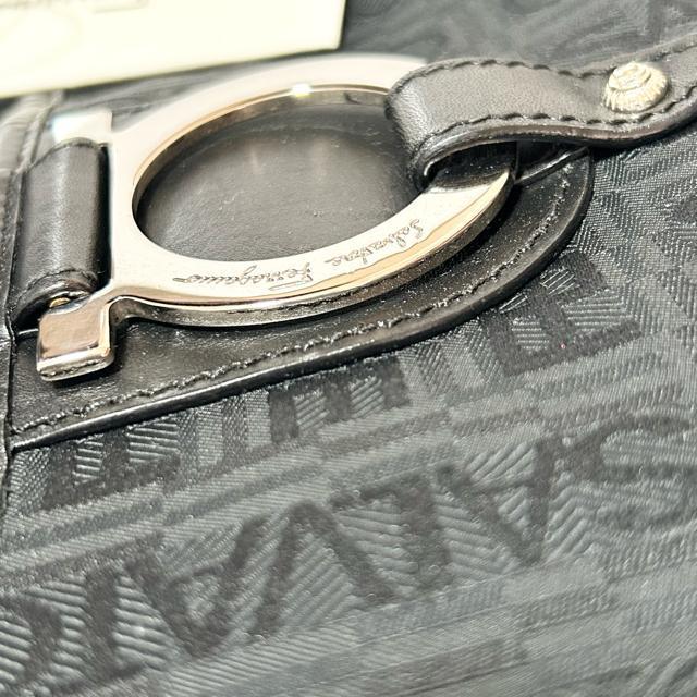 ���i Salvatore Ferragamo �t�F���K�� �K���`�[�j AU21 B002 �i�C���� ���U�[ �V�����_�[�o�b�O �� �u�����h�� 