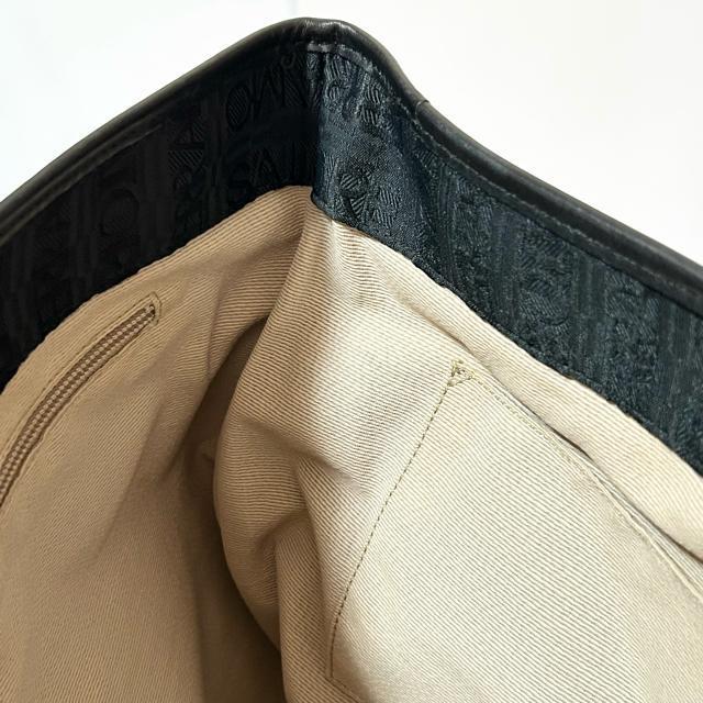 ���i Salvatore Ferragamo �t�F���K�� �K���`�[�j AU21 B002 �i�C���� ���U�[ �V�����_�[�o�b�O �� �u�����h�� 