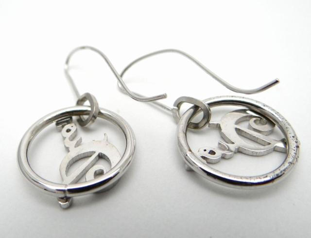 Christian Dior ディオール ラウンド ロゴチャーム ピアス<USED>【送料無料】 < ブランド Christian Dior ディオール ラウンド ロゴチャーム ピアス<USED>【送料無料】 < ブランドの