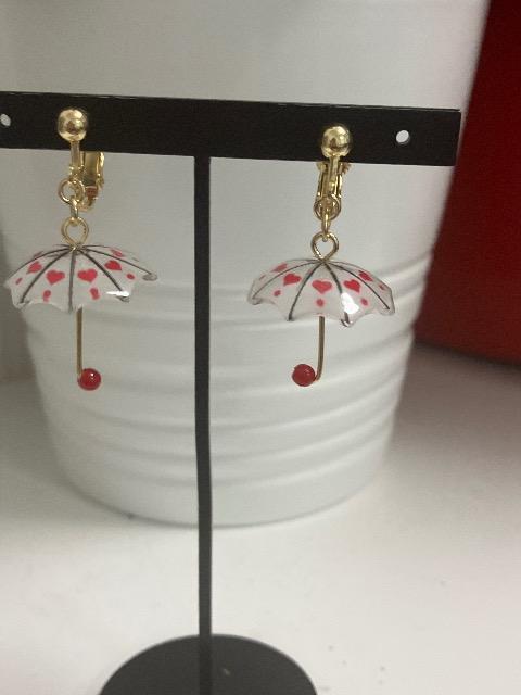 ハンドメイド 傘のチャームを使用したイヤリング < 女性ファッション  ハンドメイド 傘のチャームを使用したイヤリング  < 女性ファッションの
