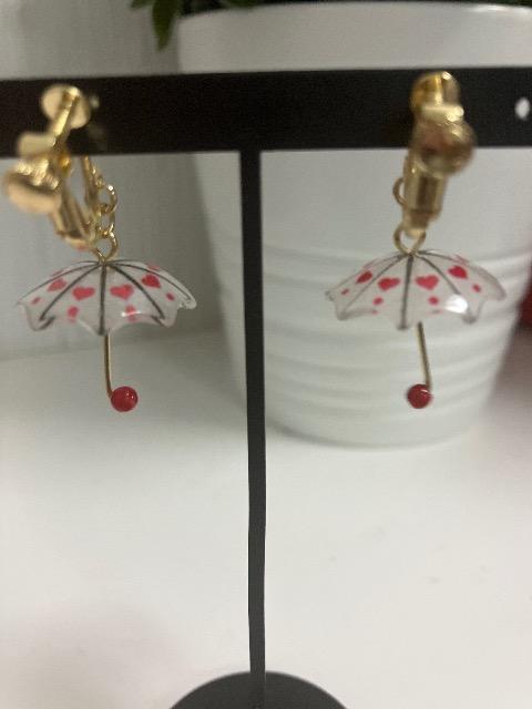 ハンドメイド 傘のチャームを使用したイヤリング < 女性ファッション  ハンドメイド 傘のチャームを使用したイヤリング < 女性ファッションの