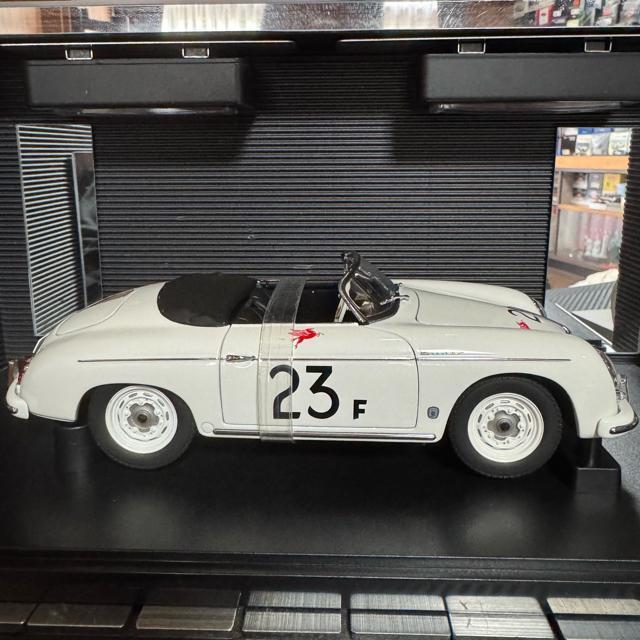 絶版未展示品 オートアート 1/18 ポルシェ 356A スピードスター < ホビー  絶版未展示品 オートアート 1/18 ポルシェ 356A スピードスター < ホビーの