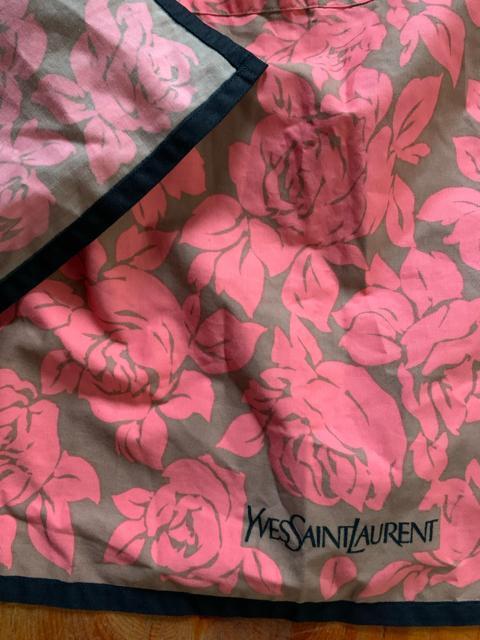 イヴサンローラン花柄 エプロン ブルー フラワ 送料無料 < 女性ファッション イヴサンローラン花柄 エプロン ブルー フラワ 送料無料 < 女性ファッションの