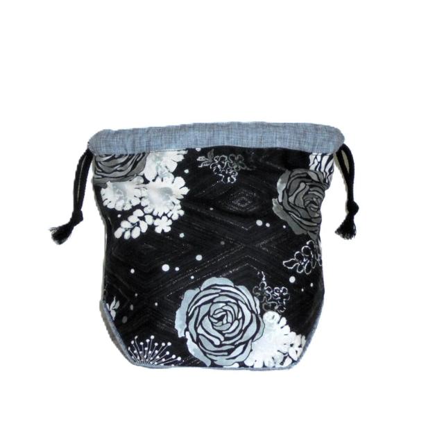 【底マチ幅広巾着】◆白グレー薔薇×黒地◆裏地あり巾着 < 女性ファッション 【底マチ幅広巾着】◆白グレー薔薇×黒地◆裏地あり巾着 < 女性ファッションの
