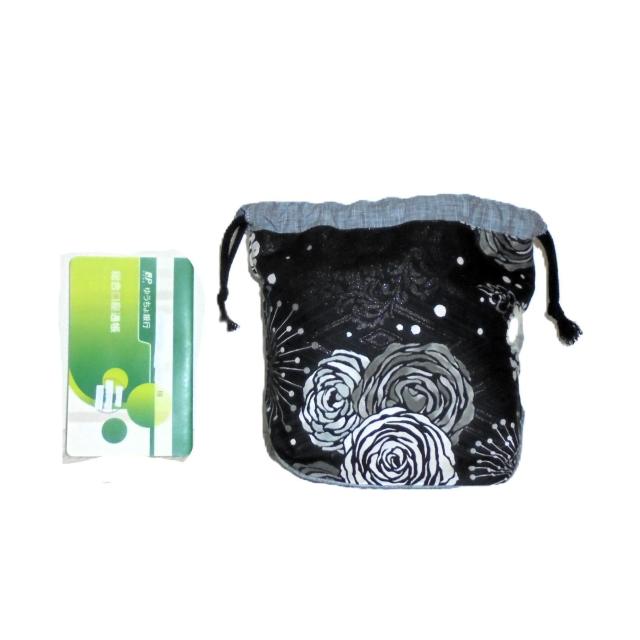 【底マチ幅広巾着】◆白グレー薔薇×黒地◆裏地あり巾着 < 女性ファッション 【底マチ幅広巾着】◆白グレー薔薇×黒地◆裏地あり巾着 < 女性ファッションの