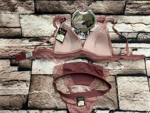 送料無料!綺麗で可愛い!アイラッシュ総レース使い!ノンワイヤーブラ1枚&ショーツ1枚(画像から)1セット《A》 < 女性ファッション 送料無料!綺麗で可愛い!アイラッシュ総レース使い!ノンワイヤーブラ1枚&ショーツ1枚(画像から)1セット《A》 < 女性ファッションの