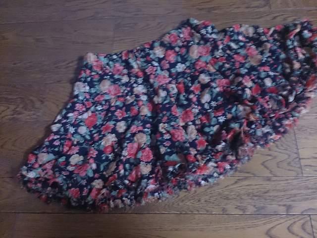 one way 花柄の可愛いミニスカート 美品 < 女性ファッション  one way 花柄の可愛いミニスカート 美品  < 女性ファッションの