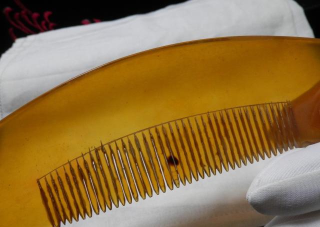 ■■即決■■飴色の鼈甲、厚みのある櫛、セミアンティーク! < 女性ファッション  ■■即決■■飴色の鼈甲、厚みのある櫛、セミアンティーク! < 女性ファッションの