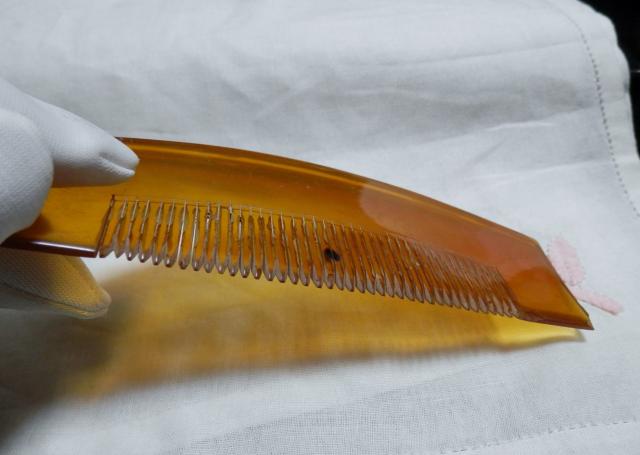 ■■即決■■飴色の鼈甲、厚みのある櫛、セミアンティーク! < 女性ファッション  ■■即決■■飴色の鼈甲、厚みのある櫛、セミアンティーク! < 女性ファッションの
