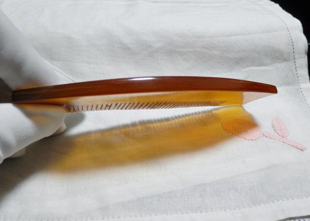 ■■即決■■飴色の鼈甲、厚みのある櫛、セミアンティーク! < 女性ファッション  ■■即決■■飴色の鼈甲、厚みのある櫛、セミアンティーク! < 女性ファッションの