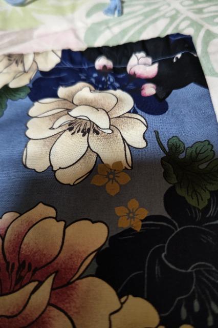 ★処分品★新柄アッシュブルー×黒猫と牡丹大柄ナナメ掛巾着袋 < キッズ/ベビー  ★処分品★新柄アッシュブルー×黒猫と牡丹大柄ナナメ掛巾着袋 < キッズ/ベビーの