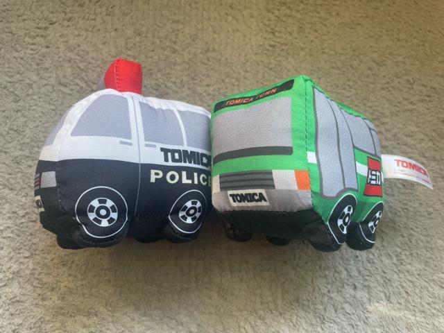 トミカ TOMICAタカラトミーアーツ はたらく車シリーズ バス&パトカー 2個セット販売 ぬいぐるみ コレクション キーホルダー < おもちゃ  トミカ TOMICAタカラトミーアーツ はたらく車シリーズ バス&パトカー 2個セット販売 ぬいぐるみ コレクション キーホルダー < おもちゃの