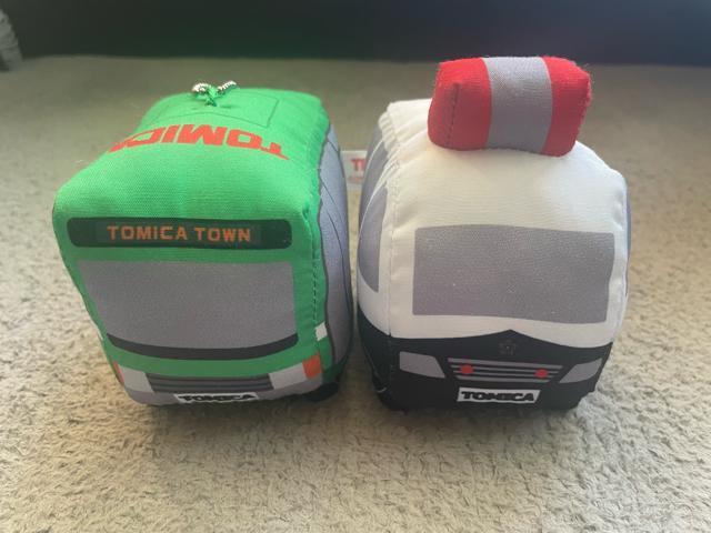 トミカ TOMICAタカラトミーアーツ はたらく車シリーズ バス&パトカー 2個セット販売 ぬいぐるみ コレクション キーホルダー < おもちゃ  トミカ TOMICAタカラトミーアーツ はたらく車シリーズ バス&パトカー 2個セット販売 ぬいぐるみ コレクション キーホルダー < おもちゃの