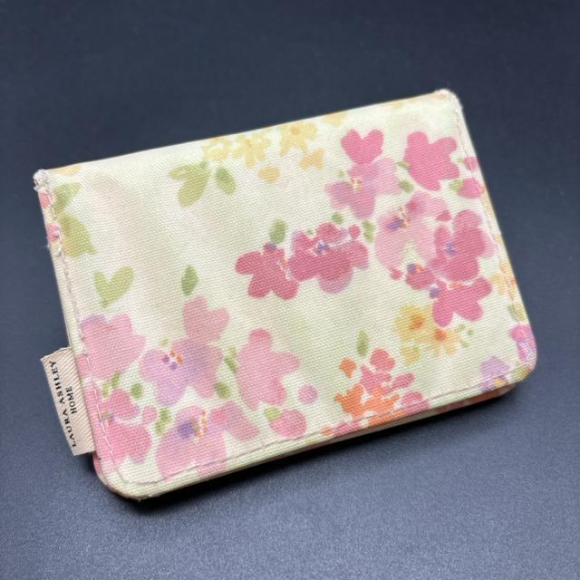 即決 LAURA ASHLEY HOME ローラアシュレイ パスケース < ブランド  即決 LAURA ASHLEY HOME ローラアシュレイ パスケース < ブランドの