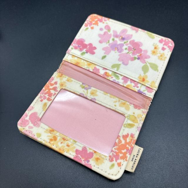 即決 LAURA ASHLEY HOME ローラアシュレイ パスケース < ブランド  即決 LAURA ASHLEY HOME ローラアシュレイ パスケース < ブランドの