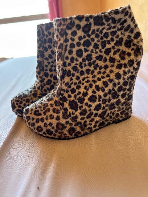 レオパード柄厚底ウェッジショートブーツ 新品未使用 24cm < 女性ファッション  レオパード柄厚底ウェッジショートブーツ 新品未使用 24cm  < 女性ファッションの