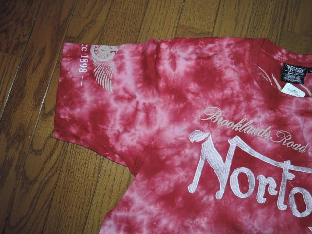 新品 Norton ノートン Tシャツ L 赤 タイダイ染め ムラ染め ロゴ LOGO TEE カットソー チェーンステッチ 刺繍 < 男性ファッション  新品 Norton ノートン Tシャツ L 赤 タイダイ染め ムラ染め ロゴ LOGO TEE カットソー チェーンステッチ 刺繍 < 男性ファッションの