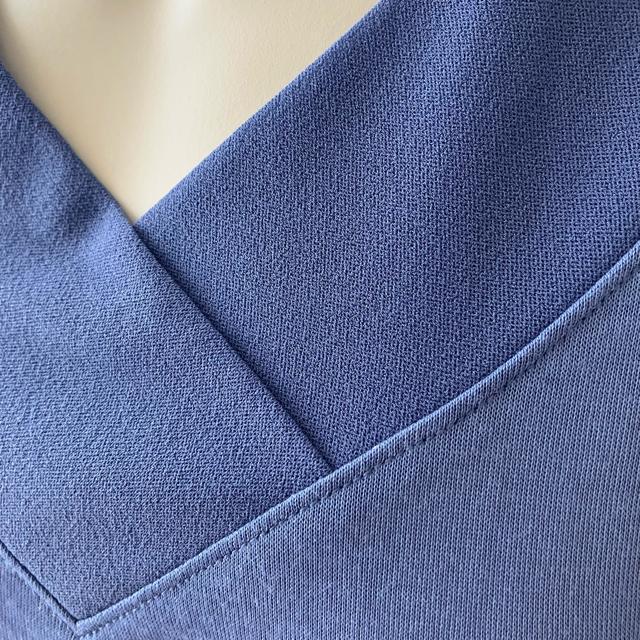 登録記念激安出品 新品未使用ミセスM シャルレ長袖エレガンスカットソー薄手長袖 ブルー系 Vネックcharle 袋入り < 女性ファッション 登録記念激安出品 新品未使用ミセスM シャルレ長袖エレガンスカットソー薄手長袖 ブルー系 Vネックcharle 袋入り < 女性ファッションの