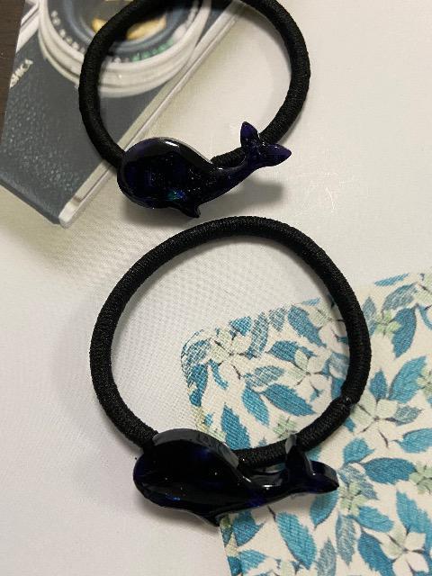 ハンドメイド レジン クジラヘアゴム 2点セット < 女性ファッション  ハンドメイド レジン クジラヘアゴム 2点セット  < 女性ファッションの