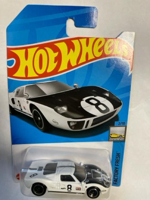 ホットウィール・フォードGT40 8番(他も出品中) < ホビー  ホットウィール・フォードGT40 8番(他も出品中)  < ホビーの
