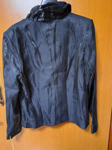 H 黒の光沢のあるブラウス < 女性ファッション  H 黒の光沢のあるブラウス < 女性ファッションの