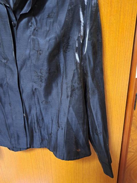 H 黒の光沢のあるブラウス < 女性ファッション  H 黒の光沢のあるブラウス < 女性ファッションの