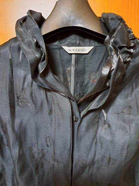 H 黒の光沢のあるブラウス < 女性ファッション  H 黒の光沢のあるブラウス < 女性ファッションの