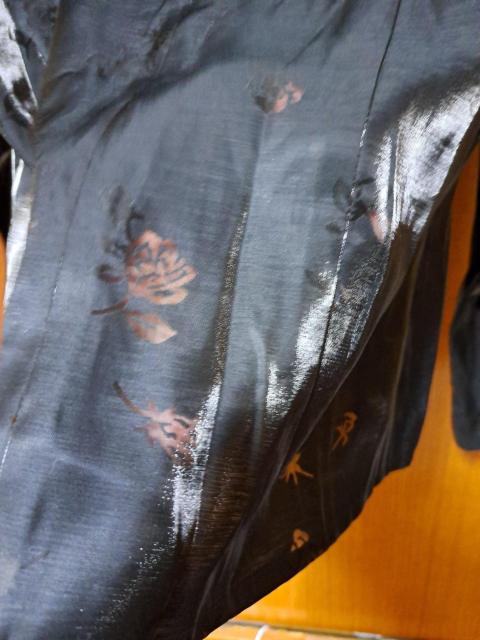 H 黒の光沢のあるブラウス < 女性ファッション  H 黒の光沢のあるブラウス < 女性ファッションの