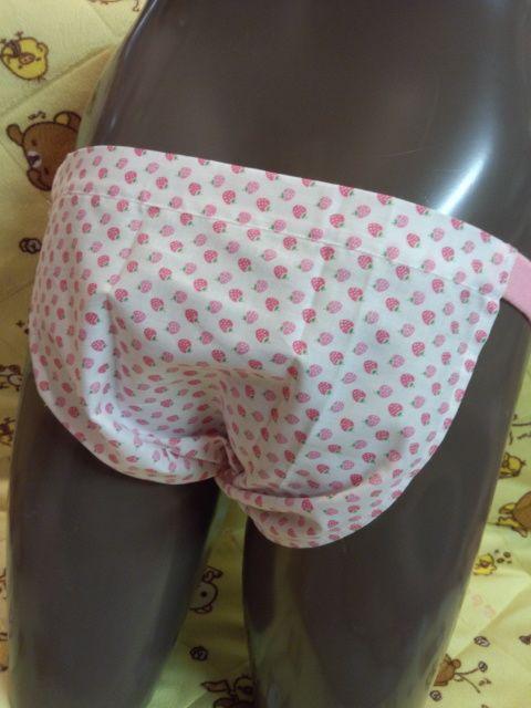 〓ほんのりベージュにイチゴ総柄プリントの手作りパンドルショーツ サイズ〓〓 < 女性ファッション  〓ほんのりベージュにイチゴ総柄プリントの手作りパンドルショーツ サイズ〓〓 < 女性ファッションの