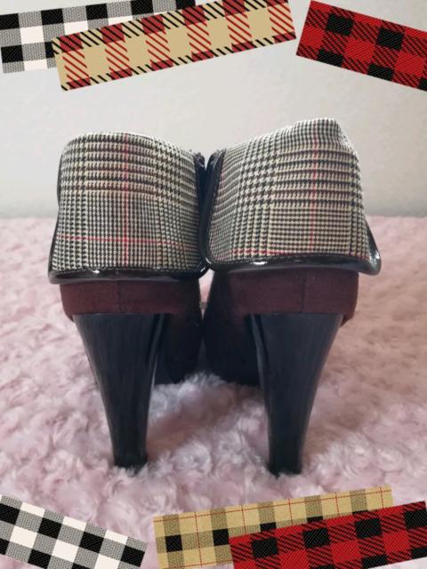 新品☆Sorridere*折り返し千鳥格子柄ブーティ < 女性ファッション 新品☆Sorridere*折り返し千鳥格子柄ブーティ < 女性ファッションの