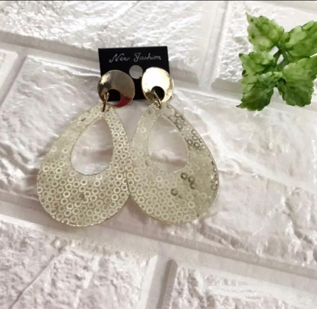 新品 ピアス < 女性アクセサリー/時計  新品 ピアス  < 女性アクセサリー/時計の