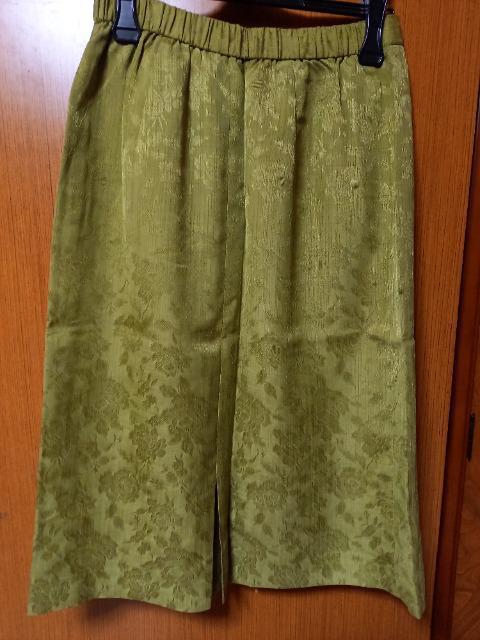 ∞ 薔薇の地模様がステキなスカート < 女性ファッション  ∞ 薔薇の地模様がステキなスカート < 女性ファッションの