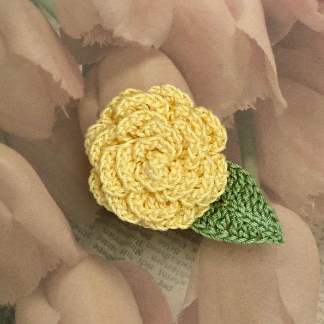 ハンドメイド♪レース編み 花びらいっぱいお花モチーフのブローチ < 女性ファッション  ハンドメイド♪レース編み 花びらいっぱいお花モチーフのブローチ  < 女性ファッションの