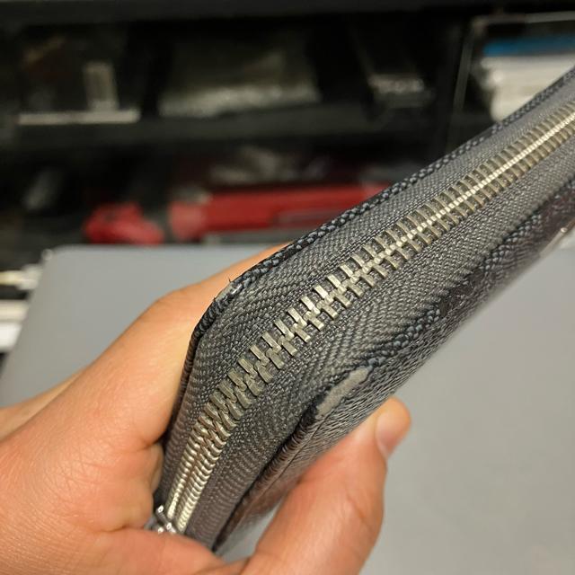 【GUESS / ゲス】 ラウンドファスナー 長財布 < ブランド 【GUESS / ゲス】 ラウンドファスナー 長財布 < ブランドの