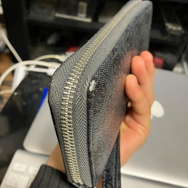 【GUESS / ゲス】 ラウンドファスナー 長財布 < ブランド 【GUESS / ゲス】 ラウンドファスナー 長財布 < ブランドの