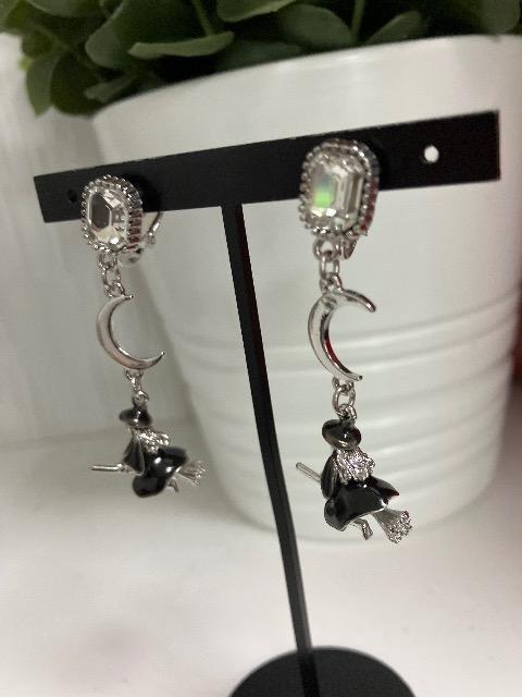 ハンドメイド 魔女のチャームを使用したイヤリング < 女性ファッション  ハンドメイド 魔女のチャームを使用したイヤリング < 女性ファッションの