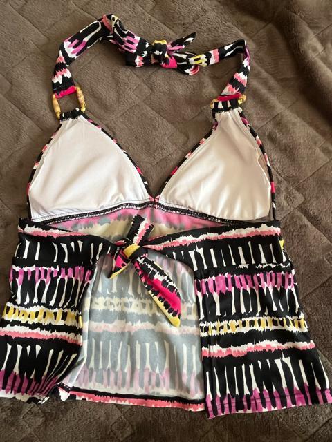 タンス整理品 衣類 おまとめOK 新品未使用 水着 タンキニ トップスのみ < 女性ファッション  タンス整理品 衣類 おまとめOK 新品未使用 水着 タンキニ トップスのみ < 女性ファッションの