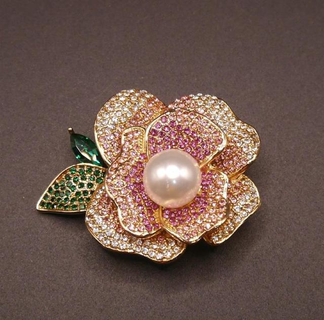 新品アンティーク調きらきらストーン フェイクパール 薔薇ブローチ ピンク < 女性アクセサリー/時計  新品アンティーク調きらきらストーン フェイクパール 薔薇ブローチ ピンク  < 女性アクセサリー/時計の