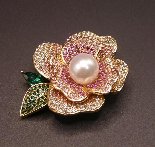 新品アンティーク調きらきらストーン フェイクパール 薔薇ブローチ ピンク < 女性アクセサリー/時計  新品アンティーク調きらきらストーン フェイクパール 薔薇ブローチ ピンク < 女性アクセサリー/時計の