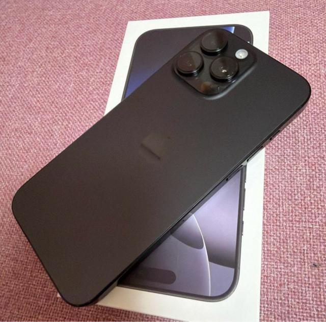 iPhone 16 Pro Max 1TB ブラックチタニウム < 家電/AV iPhone 16 Pro Max 1TB ブラックチタニウム < 家電/AVの