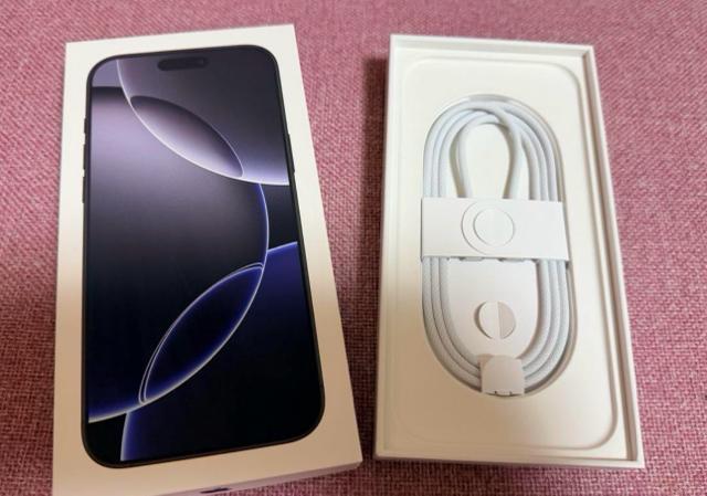 iPhone 16 Pro Max 1TB ブラックチタニウム < 家電/AV iPhone 16 Pro Max 1TB ブラックチタニウム < 家電/AVの