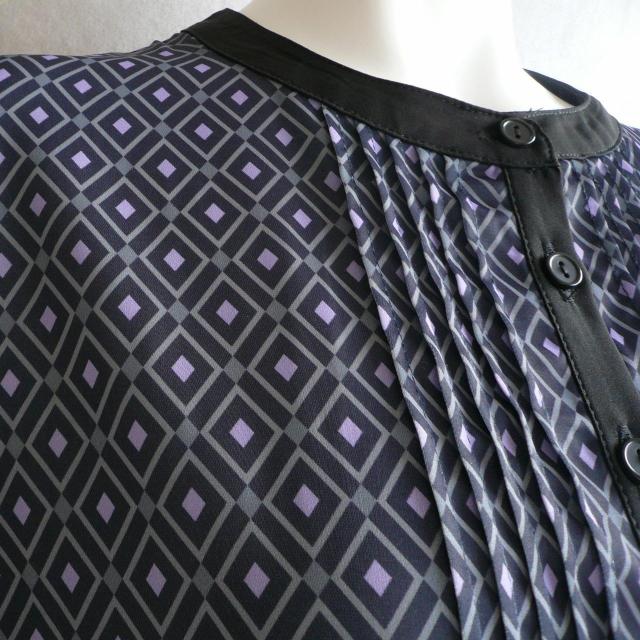 新品 a115 ML 幾何学柄 ピンタック ワンピース 紺系 春夏 レディース モード クラシック 高級感 上質 上品 < 女性ファッション 新品 a115 ML 幾何学柄 ピンタック ワンピース 紺系 春夏 レディース モード クラシック 高級感 上質 上品 < 女性ファッションの