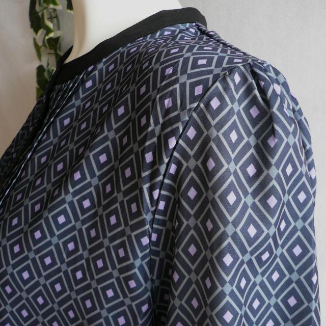 新品 a115 ML 幾何学柄 ピンタック ワンピース 紺系 春夏 レディース モード クラシック 高級感 上質 上品 < 女性ファッション 新品 a115 ML 幾何学柄 ピンタック ワンピース 紺系 春夏 レディース モード クラシック 高級感 上質 上品 < 女性ファッションの