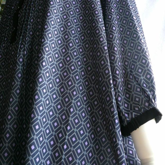 新品 a115 ML 幾何学柄 ピンタック ワンピース 紺系 春夏 レディース モード クラシック 高級感 上質 上品 < 女性ファッション 新品 a115 ML 幾何学柄 ピンタック ワンピース 紺系 春夏 レディース モード クラシック 高級感 上質 上品 < 女性ファッションの